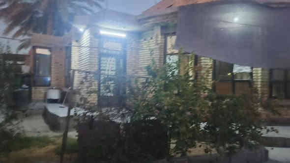 السلام عليكم بيت مساحته 263طابو صرف العنوان الحصوه حي القدس قرب مستوصف حي الانتصار للبيع يرهم مبادره اتصل عله رقم ***********
