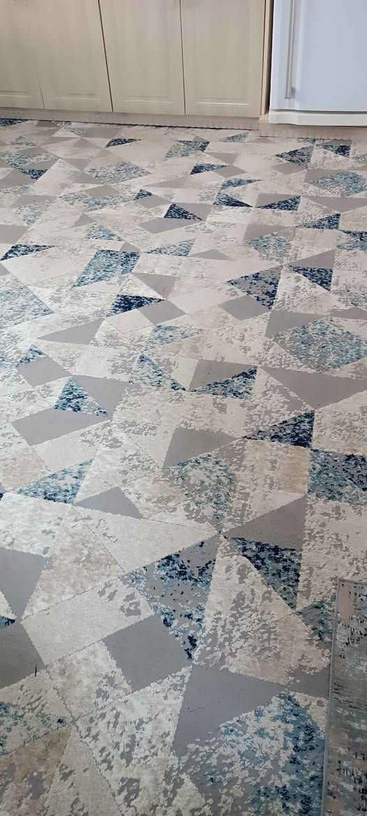 سلام علیکم ئەم کومبارە تورکیەم هەیە بۆ فرۆشتن دوو پارچەیە قیاسی یەکێکیان (درێژی4 بە 3,73 پانی) پارچەکەی تریان (درێژی 4 بە 2,70 پانی) لەلایەکیەوە بەقیاسی بستێکی دڕاوە بۆبەینی درگا لەوە بەدەر هیچ کێشەیەکی تری نیە و تەنها یەکفەسڵ داخراوە لەسلێمانیم بۆ کڕین پەیوەندیم پێوەبکەن
*********** السليمانية, العراق
