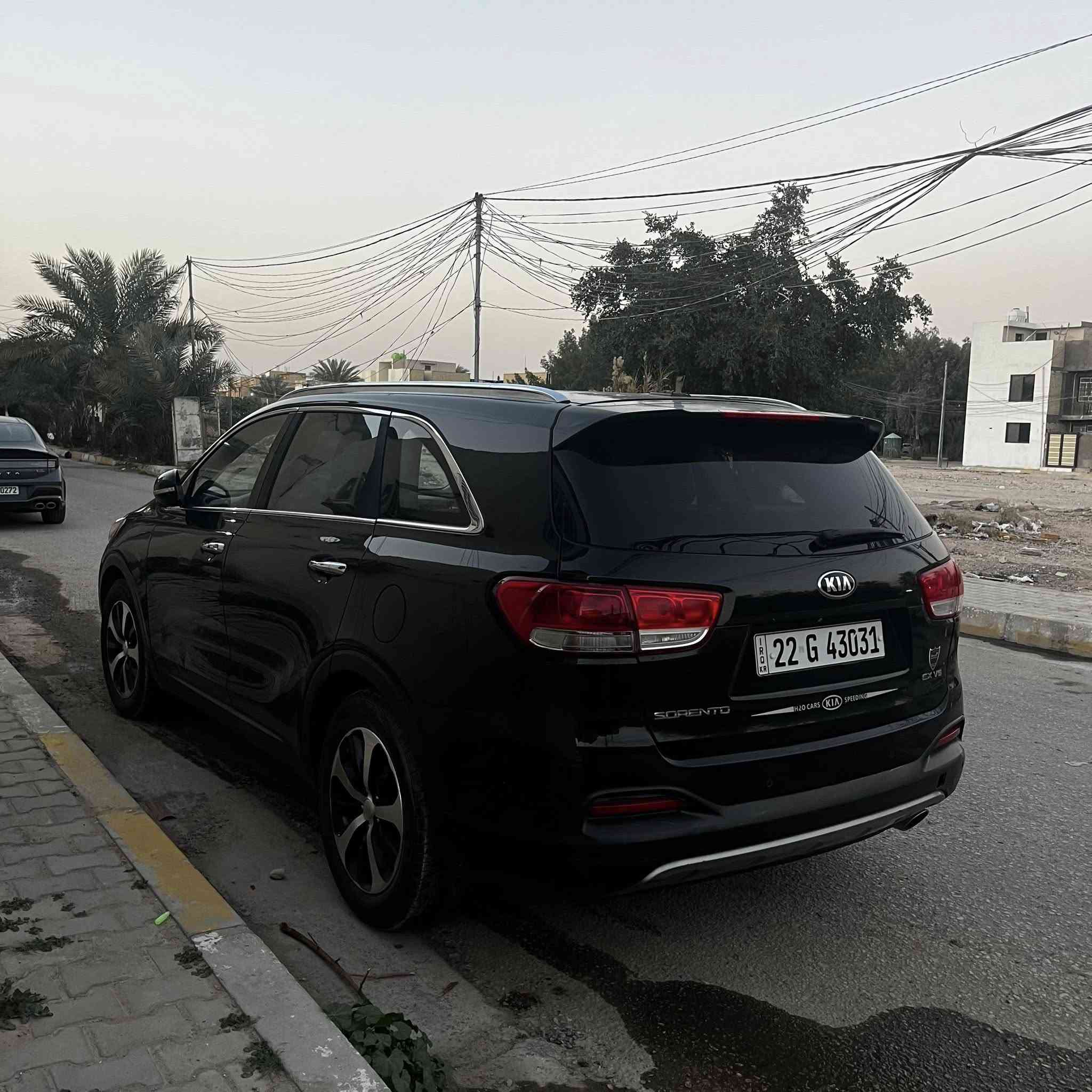 كيا سورنتو 2016 EX 
اعلى موصفات بنوراما 
محرك 3500 V6
السياره كلين مابيها حادث بيها بس كازكيت مفتوح 
ماشيه 150 
متواجد واتساب ***********
