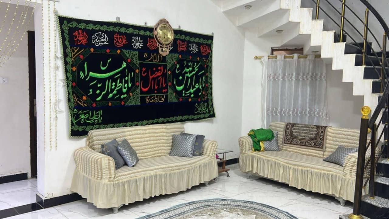 هاتف☎️***********☎️
بيت للبيع بناء سنة 2024 طابقين في ابو الخصيب عويسيان قرب مدرسة الإعلام 
البناء طابوق للطابقين عدا الستارة والبيتونة فرمستون وبلوك
البيت طابو زراعي والمالك عراقي موجود 

مكونات البيت :
 الطابق الأول (الارضي) يحتوي على (غرفتين+صالة ومطبخ +إستقبال +كراج +صحيات+حمام+صحيات خارجية  + منور عدد 2 )
الطابق الثاني :
شقتين منفصلتين :
الشقة الأولى درجها معزول 
تحتوي على :
غرفتين منام +صالة مفتوحة + مطبخ +صحيات+منور+بلكونة
أما الشقة الثانية ناقصها فقط تشطيب كاملة تحتوي على :
غرفة 1
صالة كبيرة 1
صحيات 1
مواصفات البيت :-
-المساحة الكلية للارض بالخارطة 228 متر
مساحة البناء 310 متر للطابقين 
الطابق الأرضي 150 متر 
الطابق الثاني  160 متر 
- الواجهة  12وربع متر 
 -والنزال 19 متر 
علمآ ان الطابق الأرضي كهربائياته معزلة عن الطابق الثاني من ناحية الكيبل والدكم والجوزات الخ ..
والطابق الثاني كذلك ......
- الكهربائيات:- الجوزات والدكم والبلك سويج  شركة اوزن الاصلي 
علمآ يوجد خط ثاني لكل طابق 
ويوجد كذلك خط انترنت كامل .
البيبان والشبابيك :-
الشبابيك مع الكتائب cnc للطابق الأرضي والطابق الثاني. 
-الجنلات والفريمات 4 ملم .
-وبيبان الغرف والاستقبال شغل عراقي صاج درجة أولى للطابقين . 
-والجراجيب ماليزي جاوي .
-بيبان الصحيات المنيوم تفصال للطابقين.
ملاحظة/ المنطقة جديدة ومعزولة عن المنطقة المجاورها كاملة من ناحية الخدمات
 البيت يبعد عن الشارع العام الرئيسي 150 متر 
السعر 245 و بي مجال 
هاتف ☎️***********☎️
