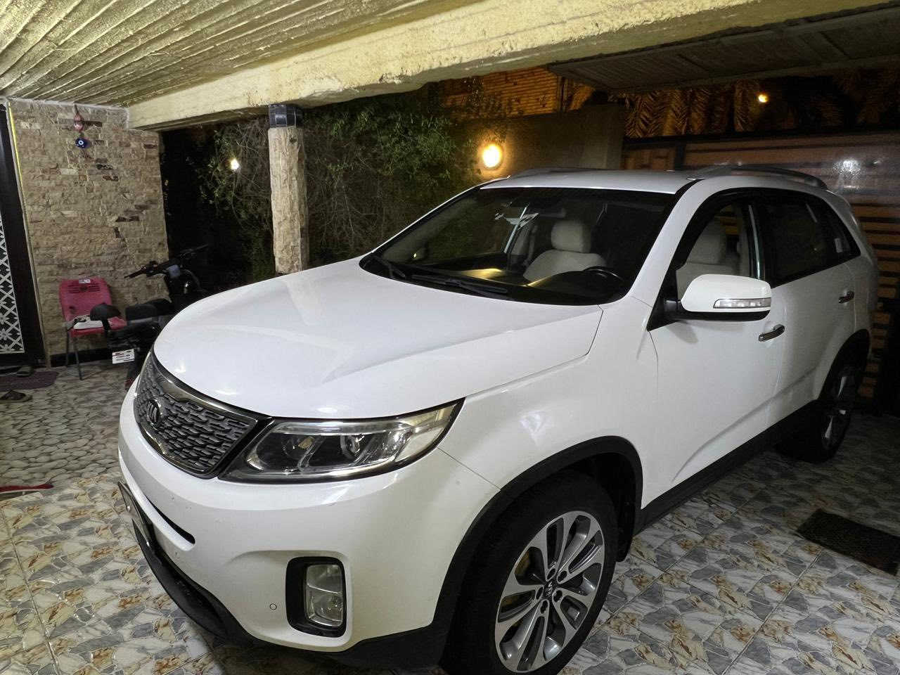 سورنتو 2014 خليجي كفالة من كل النواحي 
باسمي ريد تحويل 
محرك 4 اسلندر سيارة نظيفة جدا 
ما عدا دحجة خفيفة بالباب خلف سائق 
ماشية 98 الف بس 
***********
186$
