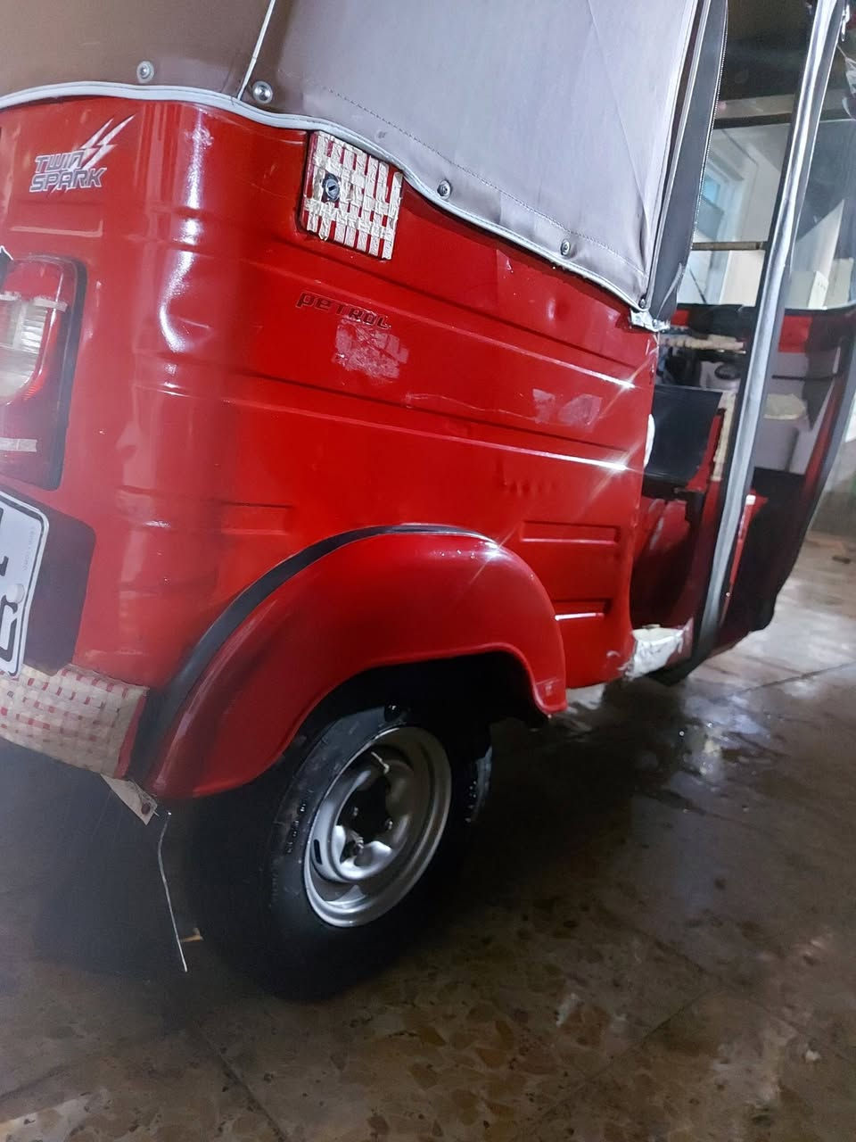 السلام عليكم تكتك ١٩ للبيع رقم بسمي تحويل ثاني يوم سعر ٥٢٥٠ وبيها مجال مكاني بغداد تواصل خاص او اتصال ***********
