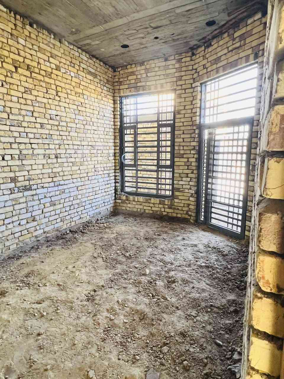 هيكل مسقف للبيع المساحة 100متر منطقة حجي حسن الجمعيات الاربع سايدات طابو زراعي ٢٥ داخله ضمن التخطيط العمراني للمدن البيت بصف الركن بناء درجه اولى البيت يقع على شارع رئيسي نافذ خدمات المنطقة كامله تبليط ماء مجاري كهرباء للاستفسار الاتصال على الرقم                                 
           ***********
