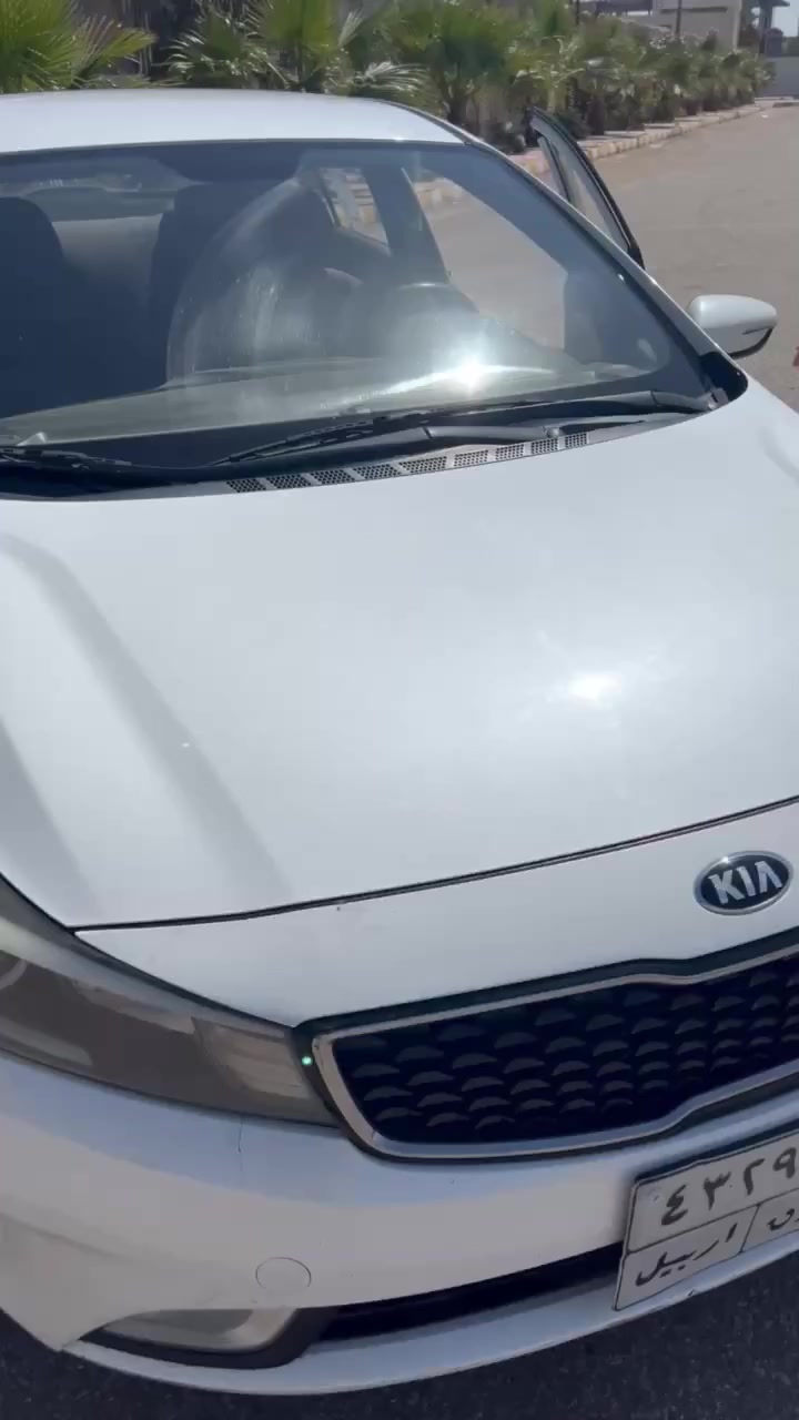 سلام عليكم للبيع سيراتو مديل 2017 لون ابيض صدفي السياره مكفوله من كلشي حداديه كير محرك تبريد ثلج كلشي جاهز ماشيه 11الف بيها فقط الشخط الي موضح بالفيديو وضال على وضعه السياره على البلاد سعرها 127 غير متواجد على الفيس للتواصل ***********
