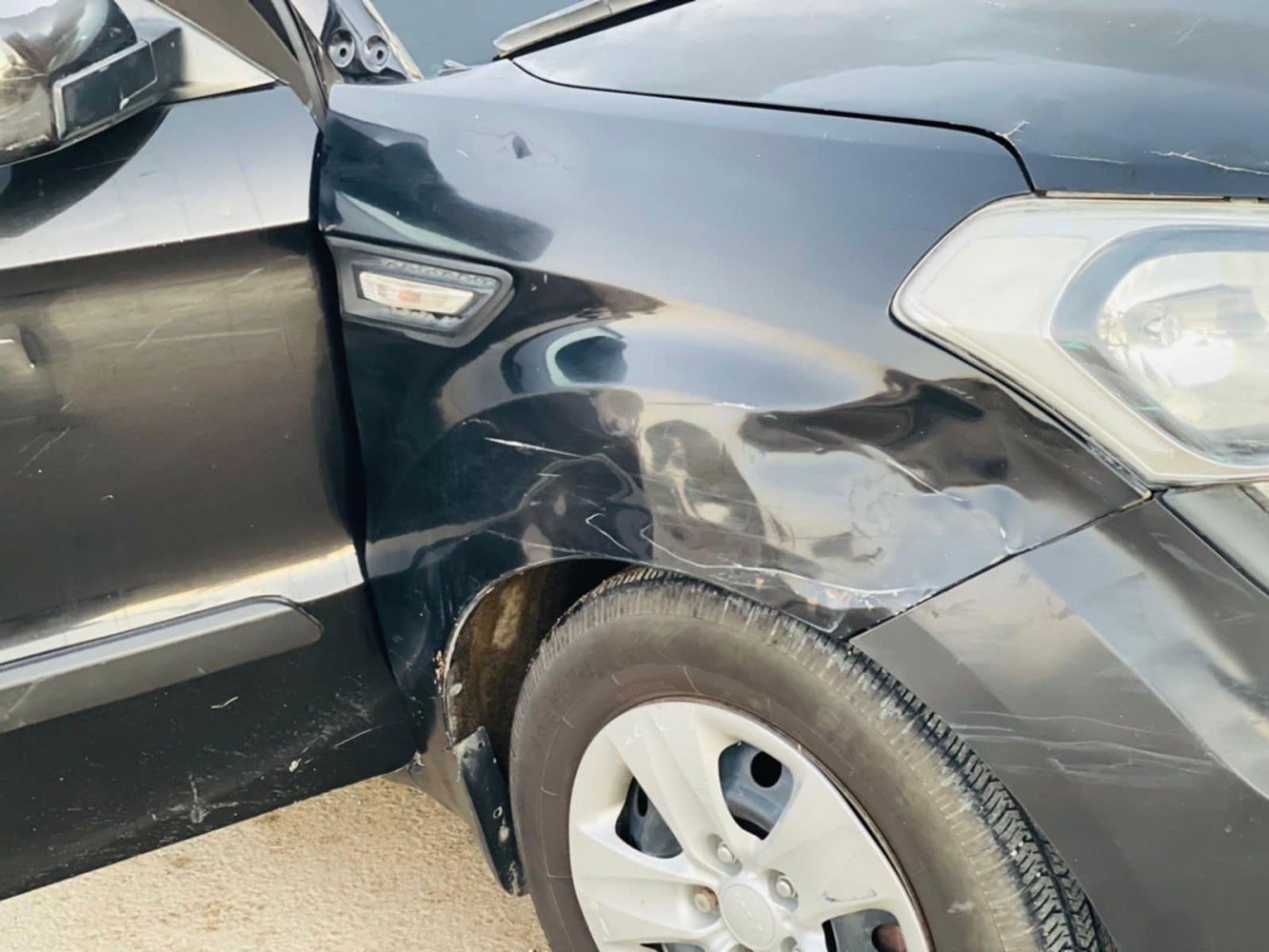 السلام عليكم
سياره صول موديل 2012 
مكينه GDI
لون اسود 
استعمال نسائي
كير مكينه تبريد شاصي مكفولات 
تخم تاير جديد 
تبريد شغال
ماشيه 141 
ارقام جديد مو نفس الي بصور  
للمعلومات او ستفسار شراي 
*********** واتساب
السعر 90 وبيها مجال

