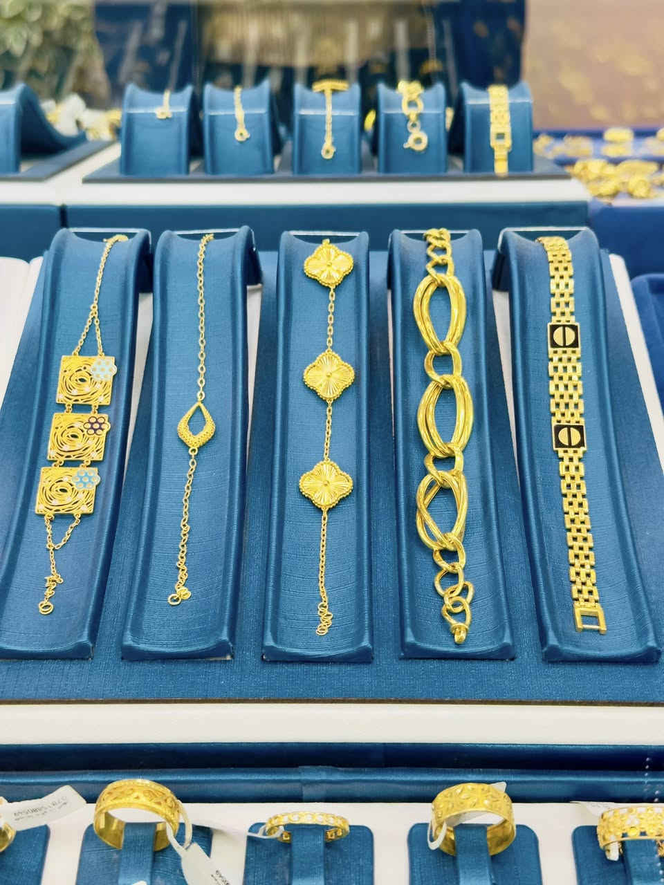 مصوغات خليجي مستخدم عيار 21 
صياغة و مجوهرات بيت المدينة 
بغداد شارع النهر قرب غرفة تجارة بغداد 
للمراسلة خاص او واتساب على الرقم
 ***********
