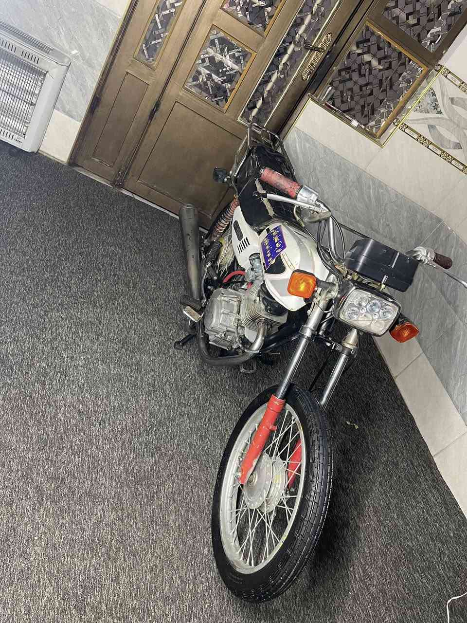 سلامو عليكم متاح ماطور يراني
4 كير زوج تايات جديد وير منيه شغاله كلها ويرمنيه كلو جديد كبريته جديده المطور كدام العين السعر 290 وبي مجال لطيبين 
*********** المكان موصل اليمن
