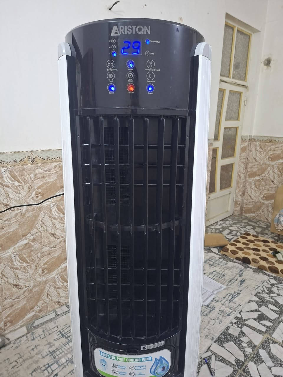 مبردة جديدة استعمال اقل من شهر 
نضيفة وحديثة مفاتيح لمس مع شاشة 
هوة بارد قوي تسحب جهة وحدة يعني شباج واحد كافي تسحب هوة
السعر 250 وبيهة مجال
سبب البيعة محتاج فلوس


**إذا كنت صاحب هذا الإعلان وتريد حذفه لأي سبب، رجاءا أرسل رسالة إلى الدعم الفني**