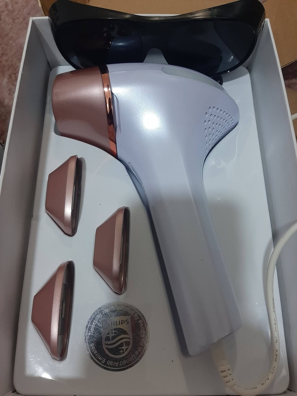 السلام عليكم
جهاز ليزر منزلي ماركة فيلبس ثلجي اصلي عدد الضربات غير محدود استعمال قليل جدا
السعر ٢٥٠ وبي مجال بسيط 
المكان حي البساتين حي المصطفى 
للتواصل وموجود واتساب 
***********
