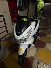 Pcx جيل ثاني موديل 2018 بحالت وكاله ماشيه 19 الف. وصل رمبه قبل شهرين م...