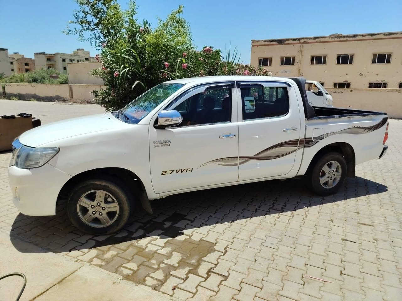 تيوتا هايلوكس ٢٠١٣ كير عادي بارداة فقط..حداديه تخم تايرات .رقم ميسان ..مجدده لل٢٩ سنويه ..حساسات خلفيه كامره ..اجراس سرعه ..شغاله سياره جاهزه ..السعر ١٧٠ بيها مجال ..العنوان ميسان قلعة صالح..الرقم_***********
