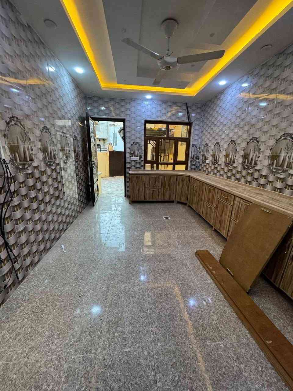 🏠 بيت للبيع بحي التعليم الأول (قرب تيم ماركت)
📍 مواصفات البيت

 المساحة: 250 متر والواجهة 12 متر.

 الشارع: عريض 12 متر وموقع مريح وقريب على الخدمات.

 القانوني: زراعي ملك صرف وبي كارت بلدية كامل.

🧱 تفاصيل البناء (طابقين ونظيف)

 الطابق الأول:

 غرفتين نوم + استقبال وهول.

 مطبخ وصحيات + كراج سيارة.

 الطابق الثاني:

 3 غرف نوم + هول وصحيات.

📞 للطلب والاستفسار

***********

***********
