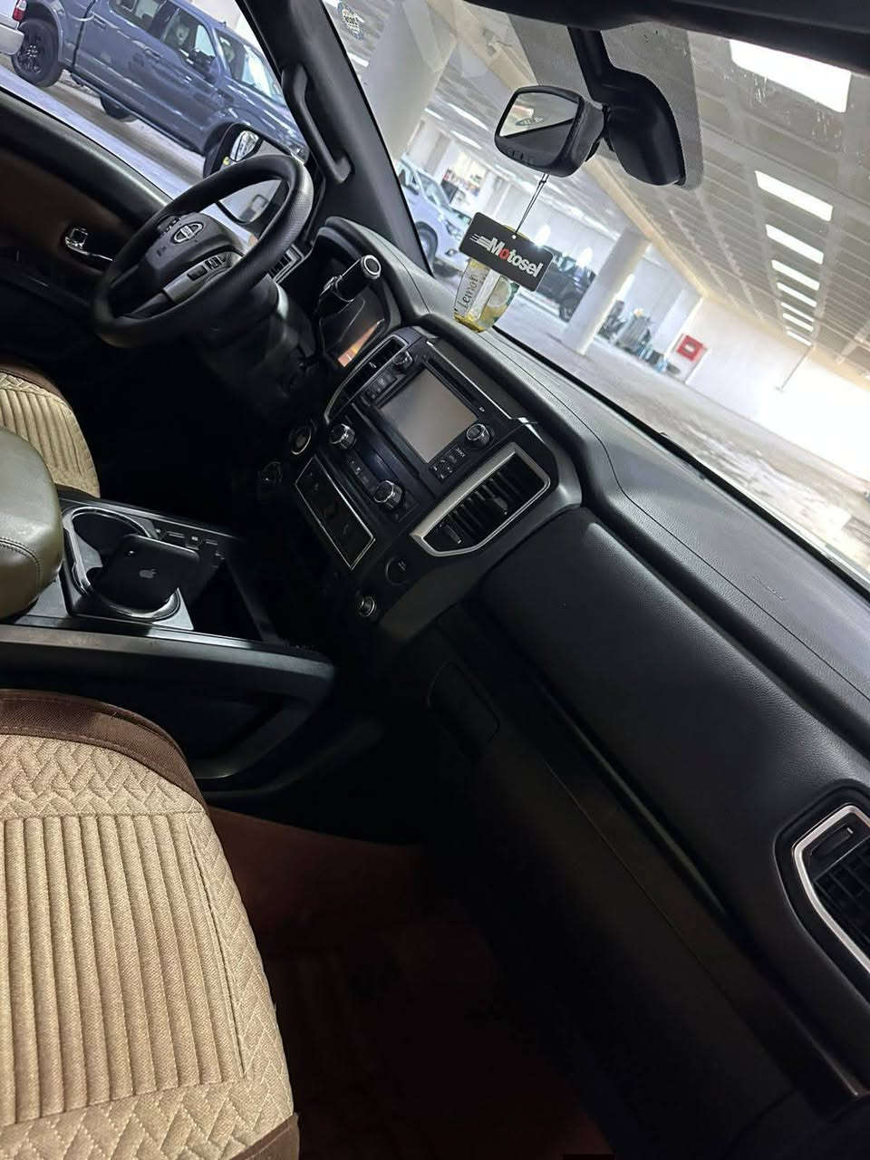 🚘  سيارة للبيع نيسان تيتان
إذا تدور على بيك أب قوي، مريح، وجاهز للشغل والسفر، فهاي فرصتك.
✅ الموديل: 2018
✅ الفئة: LE
✅ الدفع: فورويل (4×4)
✅ فول مواصفات
✅ محرك قوي وأداء ممتاز
✅ نظافة عالية واستعمال مرتب
✅ جاهزة للاستخدام ولا تحتاج أي مصروف
✅ الفحص على الشرط
💰 السعر : 160 بيه مجال 
العنوان السليمانية كلار
📞 للاستفسار ولمعرفة التفاصيل أكثر، يرجى التواصل على رقم الهاتف.
***********
