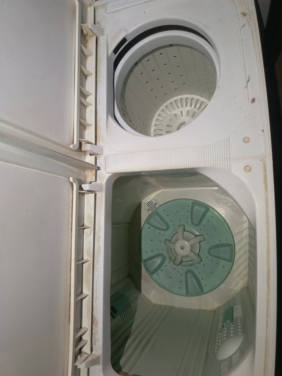 للبيع
طباخ شغال بس جامه الفرن الاماميه مكسوره 
غساله شغاله ع فحص بس بيهه نتله خفيفه كلش 
مبرده برفاب شغاله ببهه صوت من تشتغل 
بيع مستعجل سعرهن كلهن ب 125 قفل 
مكاني حله ابو غرق شارع المركز
***********
