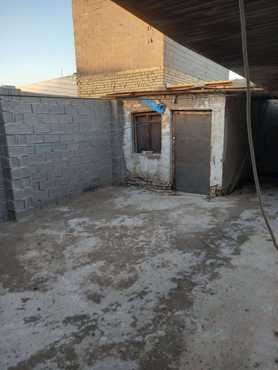 السلام عليكم دار للبيع المكان بغداد الرشاد قريب على فلكه حجي مهدي الكناني  ١٧٠ متر واقع حال مكاتبه فقط  يتكون من استقبال  وغرفه ومطبخ  وصاله  وخدمات  وبي  مجال بعد وره البيت  شراي تفضل خاص وهاذا رقمي بي واتساب ***********
