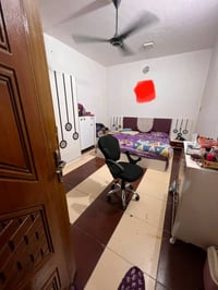 بيت مساحته ١٠٠ كونكريت وبناء طابوك حديث ونضيف يتكون من طابقين الثاني ي...