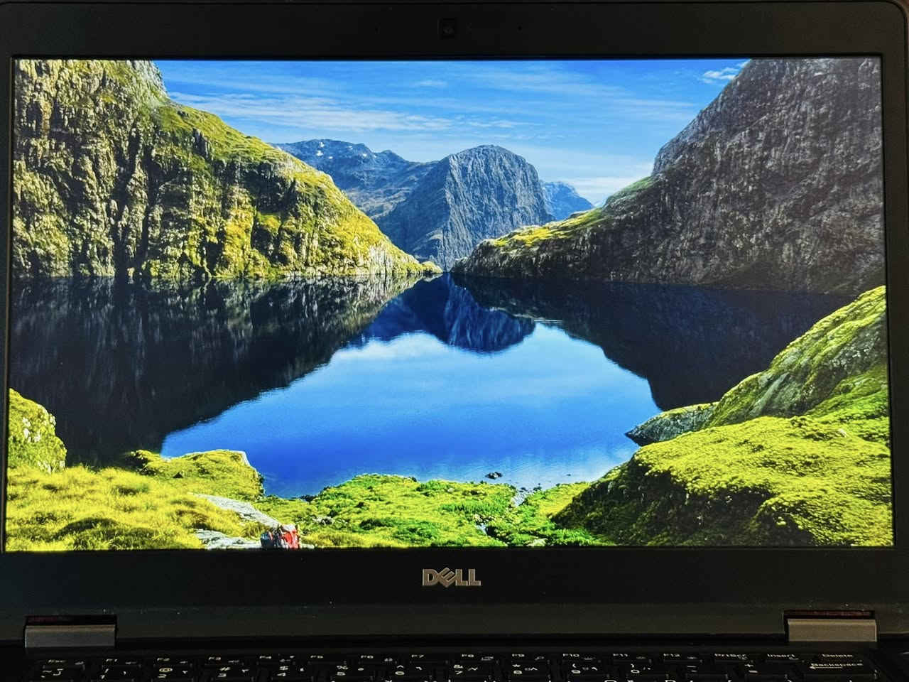DELL
رام8 
المعالج 256 ssd 
حجم الشاشه 16 أمولد 
لون اسود
كيبورد ضوئي 
ويهه شاحنته  
حاسبه احلى من صور 
العنوان بغداد الحبيبيه
الرقم ***********
