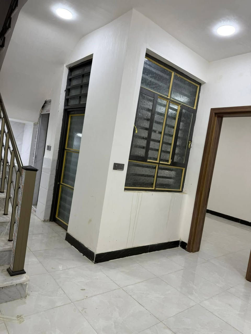 #السلام عليكم 
#مشتمل طابو ملك صرف في التاجيه للبيع بناء حديث
مساحه100متر مربع  طابق واحد...
مقاطعه سبعه الف . شارعه 10متر....
10/10مربع مميز جدا 
بناء درجه اولى سيراميك وأرضيه بورسلين
خدمات كامله ماء وكهرباء..
موقع ممتاز يمه كُله بيوت سكنيه..
#يتكون من طابق واحد. ويحتوي على.⬇️⬇️⬇️
(طارمه.صحيات خارجيه.استقبال.صاله .مطبخ . صحيات. غرفه نوم. درج. بيتونه)..
#بسعر جيد جداً.🔥💸 
للاستفسار اكثر المراسله على الخاص او الاتصال على الرقم.
....⬇️⬇️⬇️⬇️
***********....

...........
