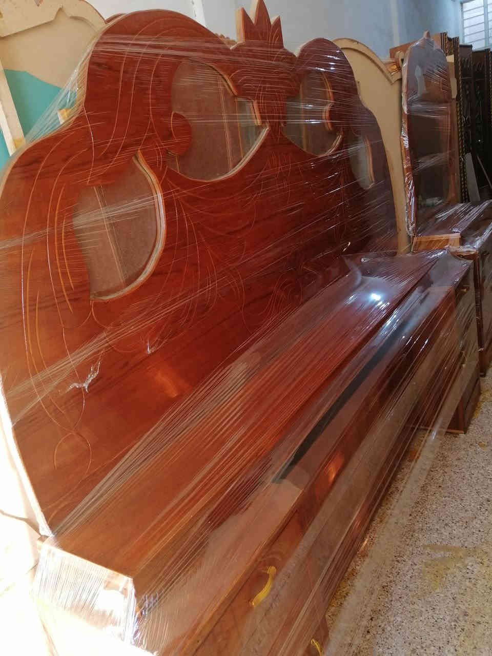 السلام عليكم غرفه للبيع ٦باب صاج نظيفه ظهر جرجوبه سعر ٥٠٠ الف وبيه مجال العنوان بعقوبه كاطون الرازي شارع ابو رباح قرب مرطبات لسيد مزاد ابو كرار الغريباوي ***********
