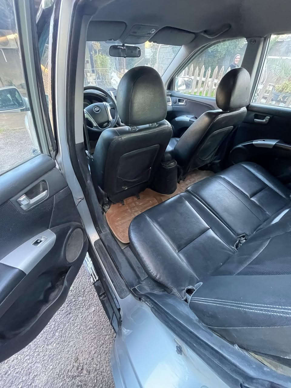 سبورتج 2009 خليجي مبدل بابين عكس السايق بدون دواخل
السعر 100$

***********
