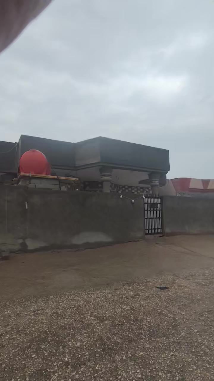 اربع بيوت للبيع اسعارهن مناسبه مكانهن مرتب ***********
