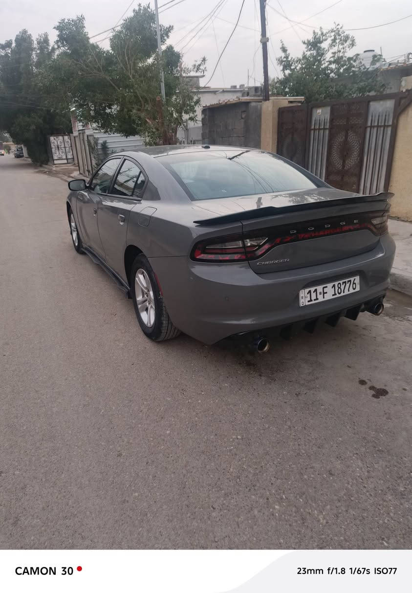 السلام عليكم
جارجر موديل 2019 لون مميز سمنتي فول موصفات حادث بنيد بدون دواخل 
محرك كير صدر كهربيات كلها جدد 
تخم تاير ويل جديد 
مابيها صبغ بس بنيد 
ماشيه 66 
يعني سياره مو مال خط 
سياره مال جناي 
وسياره كلش جديده 
سعر 205 وبيها مجال مكاني بغداد الزعفرانيه  
***********
