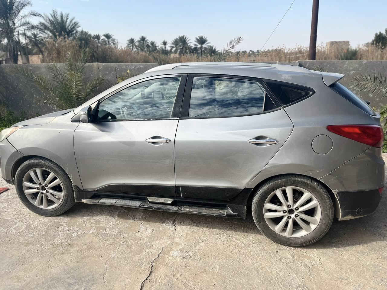 السلام عليكم توسان 2010 محدثه 2015 فقط الدعاميه  السياره مصبوغه عام وباقي التفاصيل كلها بالسونار السياره امريكي 2400 عارضها ب105 وبيها مجال بسيط  العنوان بابل المحاويل قريه البعلوان للاستفسار الاتصال على هذا  الرقم ***********
