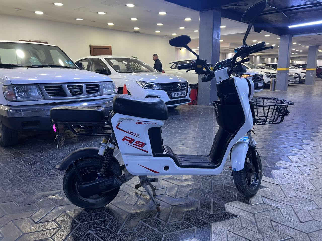 دراجة شحن نوع R9 موديل 2025 🩷
خمس بطاريات + هدية شاحنة بيها حساس من تفول شحن تفصل من وحدها يعني عوفها على الشحن و راسك بارد ،
الدراجة استخدامها فقط اروح بيها لمكان عملي وارجع في ( مول زيونة ) ، صارلي ثلاث اشهر من اشتريتها من ولد قبلي 
الدراجة نظيفة استعمال شخصي ، توجد شخوط بالكڤرات الجانبية بسبب ضيق الباب تشخطت بالحايط ، 
( السعر 350 و بيها مجال 💥 )
للتواصل بالخاص او على الواتساب ***********
