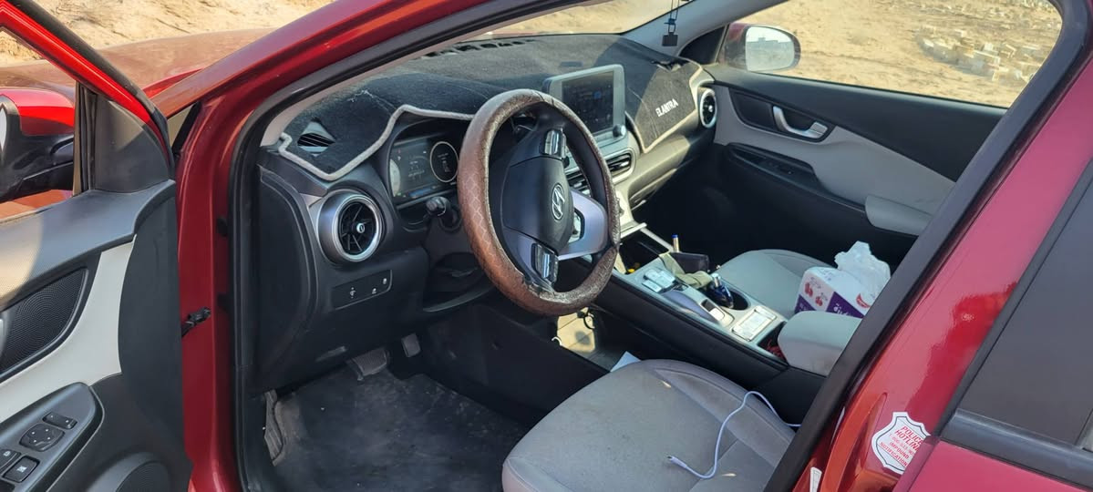 🚗 أيقونة التكنولوجيا والأناقة - هيونداي كونا EV 2023 (كهربائية بالكامل) باللون الأحمر الملكي! ❤️
⛔️​نوع المحرك: كهربائي بالكامل 100%
 (صفر انبعاثات، هدوء تام).
⛔️​البطارية والمدى: بمدى يصل إلى 550 كيلومتر في الشحنة الواحدة (حسب ظروف القيادة ومعايير الاختبار)، 
⛔️​اللون: أحمر مميز شذري (Full Red) يعطي طابعاً رياضياً وجذاباً يخطف الأنظار.
​🛡️
​أنظمة السلامة الذكية: مزودة بنظام Hyundai SmartSense الذي يشمل (التحذير من التصادم الأمامي، البقاء في المسار، ومراقبة النقاط العمياء).
ماشية ٥٦ كيلومتر  مكان السياره  في بغداد بدون اي صبغ فقط تبديل دعامية  فقط
السعر  143$ 
الاتصال ***********
