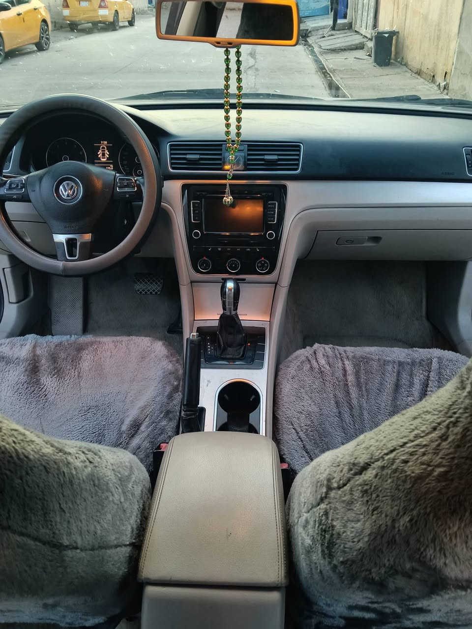 باصات موديل 2014
5سلندر 

السياره بيها تصفيات اثر شخوط بدون ضربه 

المواصفات 

تثبيت سرعه 

شاشه بلاديه +كامره خلفي 

كهربايات كلها شغال 

سياره مانقصها برغي 

اربع مواصفات 

رقم اربيل شرط التحويل 

السعر // 130 ورقه 
وبيها مجال حك الجيه 
مكان السياره كركوك حي الواسطي 

رقم الموبايل ***********
