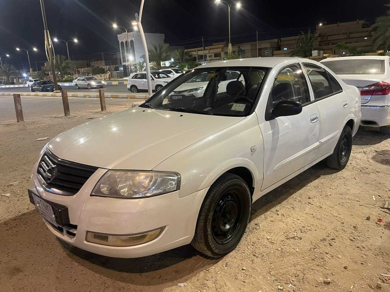 السلام عليكم للبيع سني 
موديل 2007
صبغ جاملغ امامي وباب خلفي جهة اليسار بدون ضرر فقط صبغ
السياره نظيفة وجاهزه 
سعرها 83 ورقه 
مكانها فلوجة قرب مطعم حجي حسين
*********** واتساب 
***********
