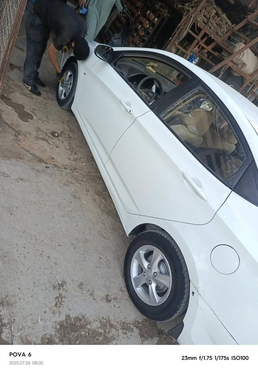 سلام عليكم 
اكسنت موديل ٢٠١٣ رقم بابل دولي بسمي 
سنويه ٢٩ 
بيه قطعتين بنيد صبغ جوملغ مبدل 
محرك 600 قطرتين تبريد شغال حداديه جديده 
مكينه مكفوله كير مكفول تخم تاير جديد 
بيه بارد بلچوملق الخلفي السعر ٩٧ وبيه مجال قليل 
*********** مكان كوفه عباسيه
