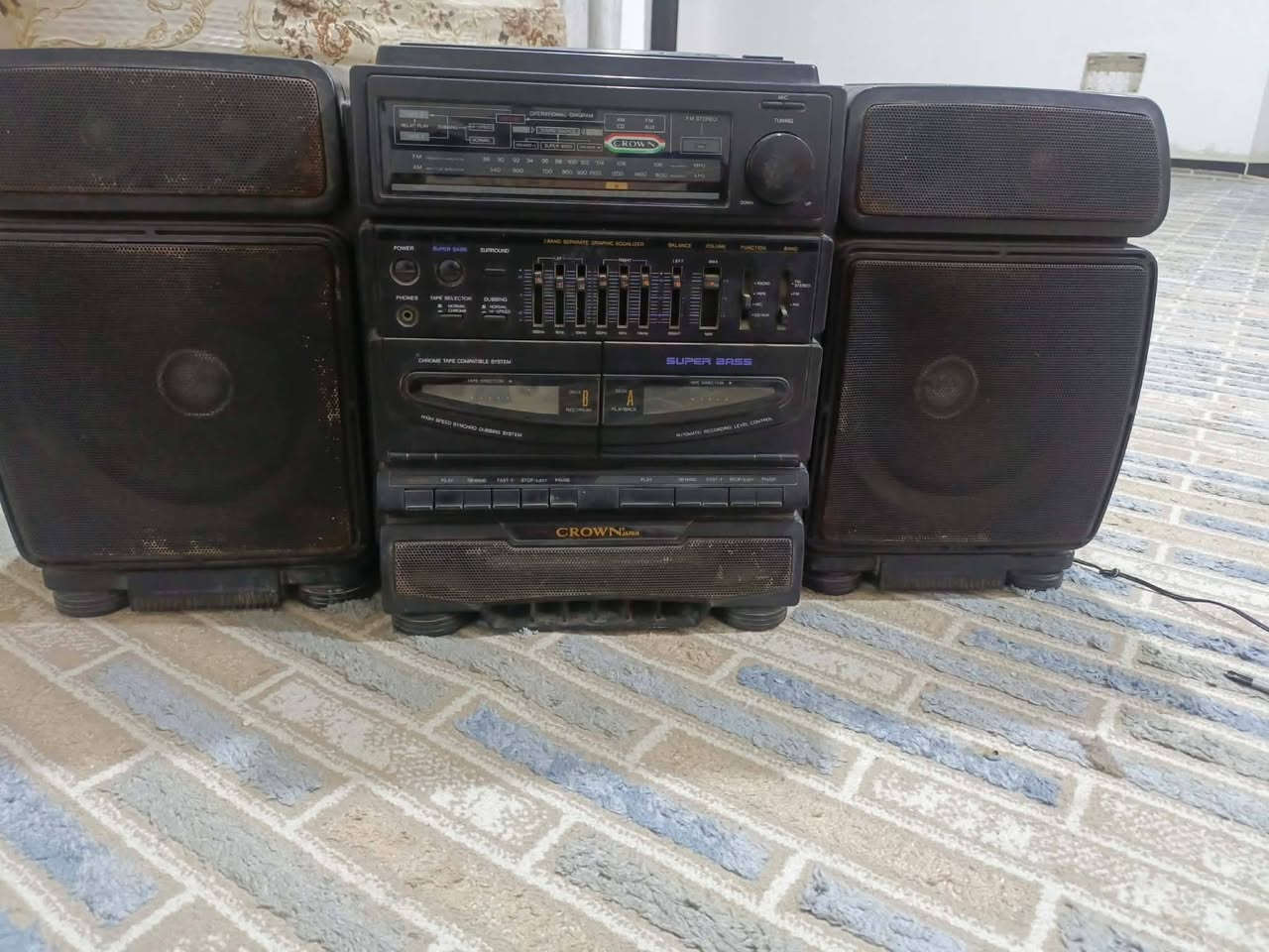 مسجل كراون ياباني توصل كهرباء  لاكن ماكو صوت  بدون تصليح الجهاز كلش ضخم  السعر 40الف الاتصال على الرقم ***********
