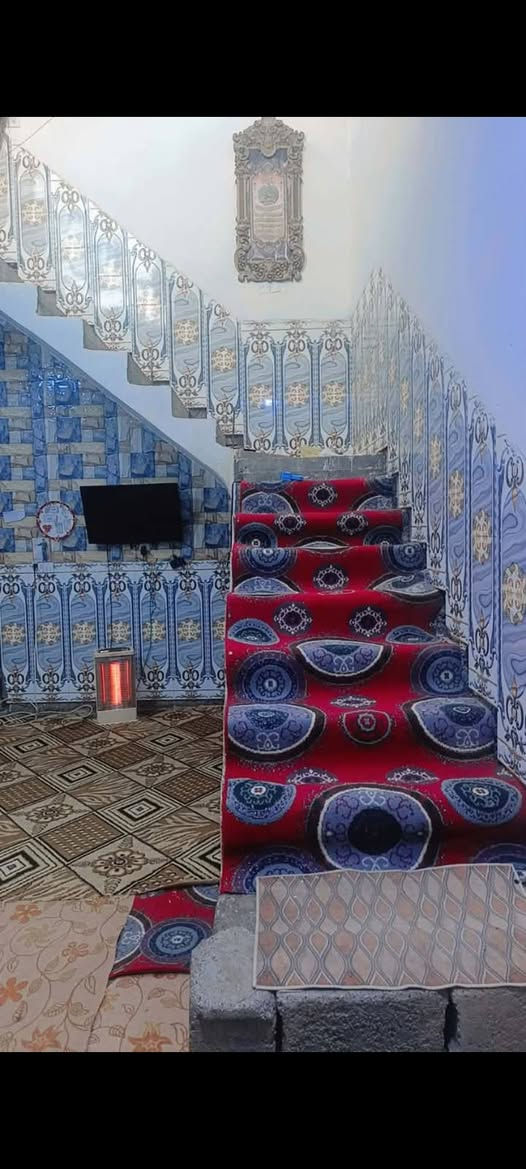 بيت للبيع مجاور المستشفى التركي طابو صرف المساحه 150 متر يحتوي على  استقبال مع غرفة نوم 💤 واحده مع حمام سويت وصاله ومطبخ وحمام داخلي طابق واحد السعر 85 مطلوب سلفه العقاري 10ملاين تقريبآ ليحب ياخذه وهوه يسدد على كيفه يريد اني اسدد التواصل ***********
