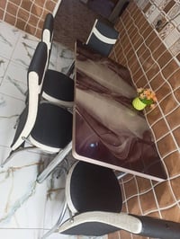 ميز طعام • ٤ كراسي • خلف المستشفى التركي