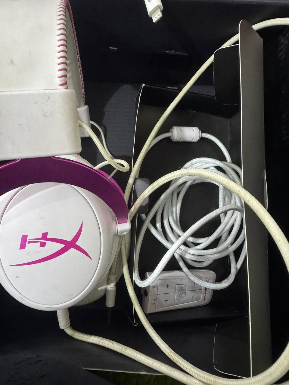 السلام عليكم سماع هايبر اكس اصليه وياها تحويلتين ايفون وتايبسي وتويلة بي سي السعر 85وبيها مجال لل شراي المكان سمره 
الرقم ***********
