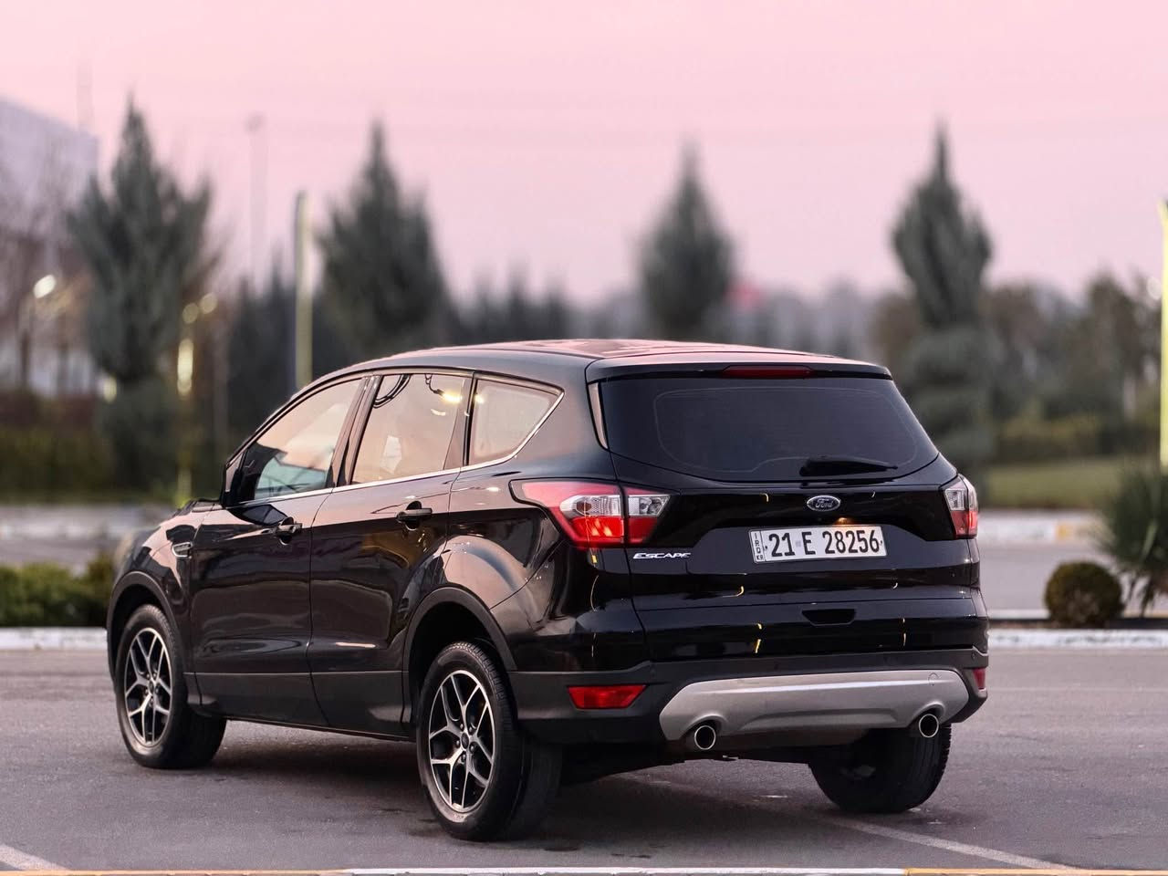 فۆرد ئیسکەیپ مەکینە ٢.٥ مۆدێل ٢٠١٧’ی خلیجی
١٥٩ هەزار كیلۆمەتر ڕۆیشتووە
هیچ جۆرە مەسروفاتێکی تیا نییە
مواسەفات :- 
بەصمە
حاصە 
برێک بەصمە 
 باتل شیفت 
گێڕی سپۆرت
لایت لید 
بلاجکتۆر 
تحکوماتی سوکان 
سەیارەکە تەنها یەک پەلەی دەرگای بۆیاخە قرچێکی هەیە
سەنەوی و ژینگەی تا ٢٠٢٩ تازەیە
ناونیشان ( سلێمانی )
نرخ : ١١٣ $
113$
ڕەقەم : ***********
*********** السليمانية, العراق
