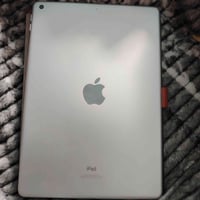 رمضان كريم عليكم 🌹🌹🌺🌺 ايباد ابل للبيع جيل ال (9th) ذاكرة 256 نضافه فول...