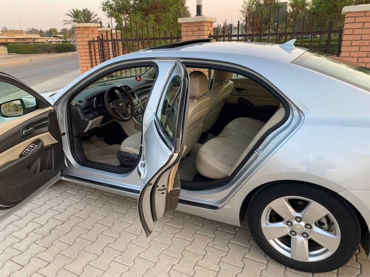 ماليبو 2013 خليجي وضع الشركة 🪬
السياره قطره صبغ مابيها شخطه مابيها 

ما باقي هيج ماليبو نضيف بل سوك 

محرك 2400 المرغوب كلش اقتصادي 

گير محرك بشرط كلش جديد لا صرف لا بخار 

مواصفات LTZ فول واحد على واحد 

كشنات جلد + كشنات كهربائي + لايتات زينون 

سلايت + اشاير بل مري + بلاجكتورات 

شاشه قاصه + كامره دوار + هندبريك بصمه 

رقم سليمانية رقم سنويه كله جديد لحد 2030

السياره برغي نقص مابيها جاهزه للاخير 

العنوان ~ كركوك 📍

السعر ~ 120 وبيها مجال 💵💸

الهاتف ‭ ***********
