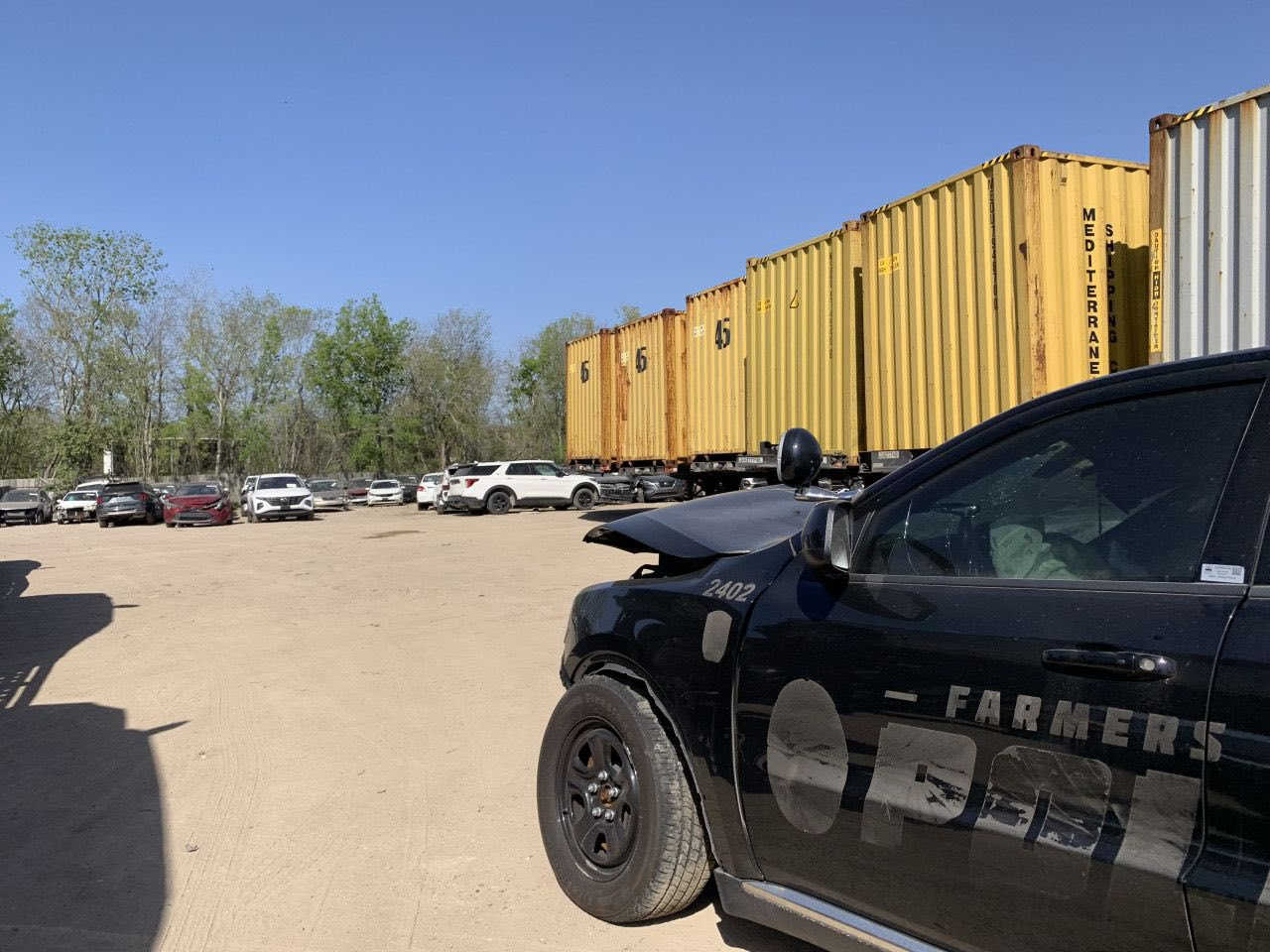 السلام عليكم مرخصت الادمن المحترم دوج دورنكو 24 هيمي اصل بوليس مصلح وكامل بدون رقم مبدل بيه جاملغ وبنيد والجاملغ اليسره صار بيه تعديل مبدل بيه شاصي يمنه مال كصه 
السعر 170 وبيه مجال للطيبين 
السياره
شاشه 
توقف ذاتي حساسات خلفي 
مري هيتر ورادار
كير الف 10 نمر
نظام ايكو
تبريد 4 قطع 
7 راكب 
بصمه 
نظام ABS
محرك 8v
حساسات خلفيه 
كامره 
السياره اتوقع ارخص دورنكو بلعراق بلعافيه علئ ياخذه 
***********
