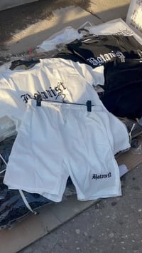 ملابس • كمية محدودة • مقابل معرض ياسر الكبيسي