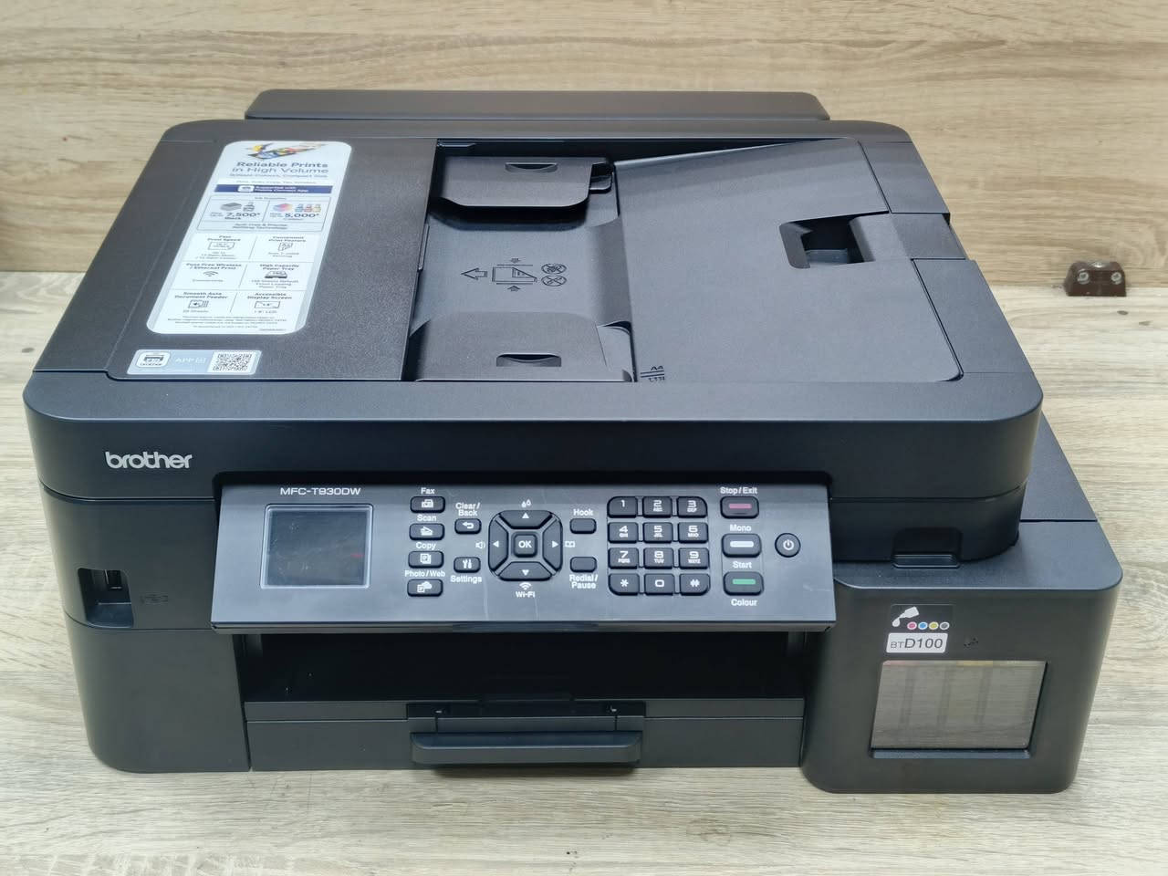 طابعة براذر موديل T930DW باحبار خارجية تطبع 7500 أسود وابيض و 5000 كلون سعر الحبر 10  الف لكل اللوان سرعة الطباعة 16 ملون 17 اسود وابيض طباعة بوجيهن دوبلكس كما تحتوي على فيدر لطباعة ملازم ومجموعة اوراق بامر واحد ويمكن استخدامه في الارشفة الالكترونية و WIFIيمكن و WIFI direct يمكن ربطها على موبايل ولابتوب وتابليت مع وجود درجين ورق امامي وخلي لطباعة صور وستيكر وورق مكربن وبدقة عالية وفتحة USB لرفع وطباعة الملفات من فلاش ميموري 🚦 سعر الطابعة 300 الف 🚦 مع كافة ملحقاتها من كيبل كهرباء وكيبل كومبيوتر وقرص تعريف للطلب *********** / *********** نسبة نظافة الجهاز 100% عدد نسخ المطبوعة 227 ورقة فقط يوجد توصيل لكل المحافظات. 
#الصفوة
#طابعتي
