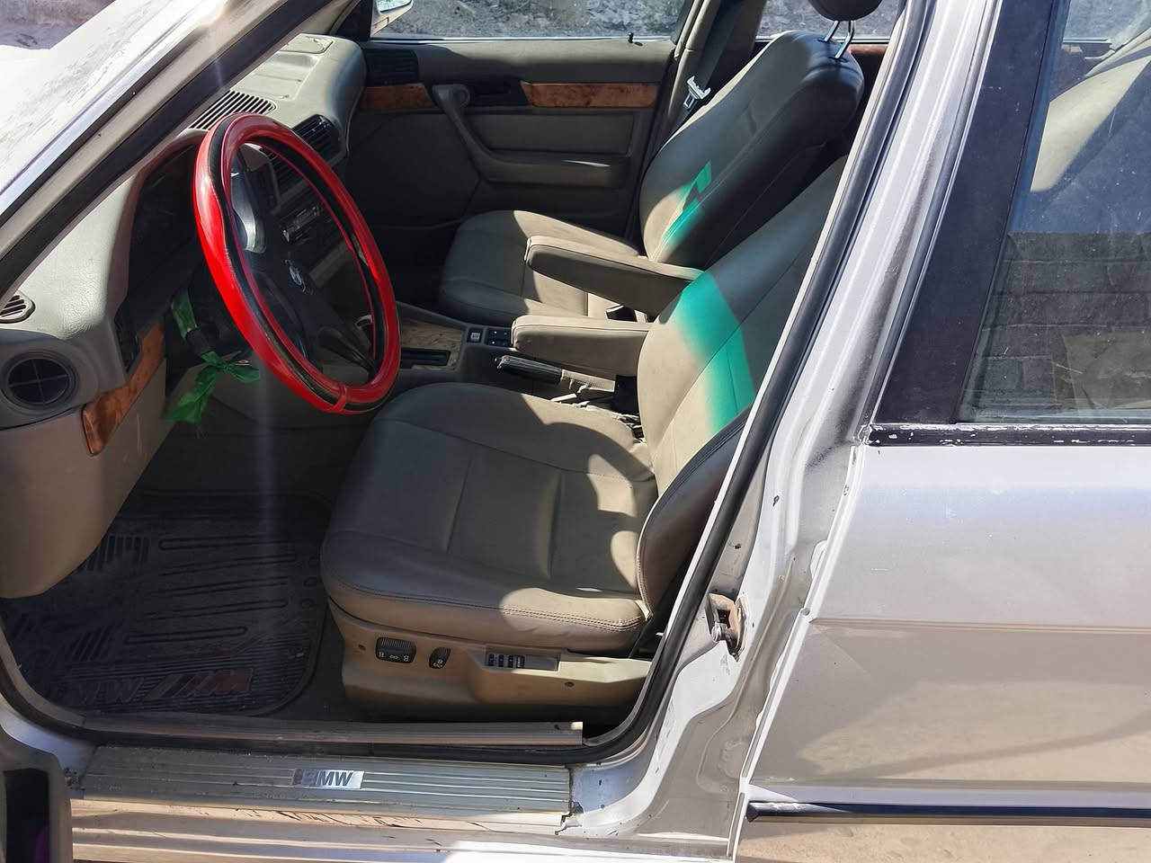 السلام عليكم بيئم 535الون رصاصي  داخل جلد بيجي كهرباء  السيارة أحله من الصوار السعر  45وبيه مجال الرقم
*********** متواجد با الفيس
