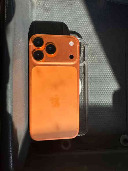 سلام عليكم ايفون 17 برو ماكس شريحة المبايل صار 8 ايام من مفتوح بعدة بحالة الوكالة مكاني بغداد الحبيبية 
سعر مليونين وبي مجال شي بسيط حق الجيه *********** هاذ رقم صاحب الجهاز
