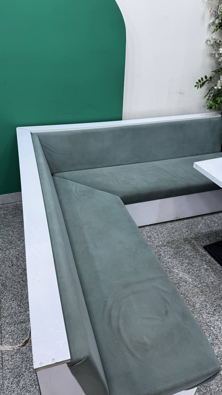 🛋️ للبيع قنفات 🛋️

للبيع قنفات بحالة ممتازة وتصميمها أنيق وتناسب مختلف الديكورات.
قنفة حرف L وحدة
قنفات صغيرة عدد 4 مع طاولات2
💰 السعر: 650 ألف دينار عراقي كامل

📍 المعاينة متاحة 📩 للاستفسار أو الشراء يرجى التواصل على الخاص.

بيها مجال للطيبين
للتواصل
***********
