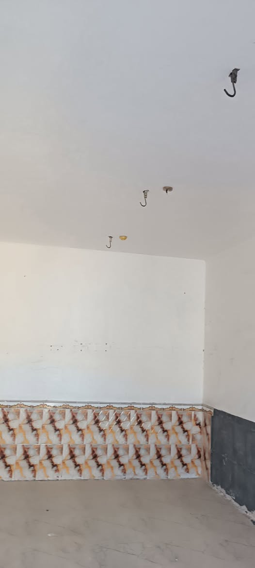 السلام عليكم 
معروض للبيع نصف أمامي 
(٥×٢٠) (١٠٠) م بناء نظيف جدا 
طابوق عكاده طابق واحد فارغ حالياً 
في منطقه الفداء يقع على شارع/٦٠ مجاور منزل الشيخ سجاد الأسدي 
يحتوي على 
استقبال وصاله وغرفه ومطبخ وصحيات 
السعر (٨٥) مليون 
للاستفسار الاتصال واتساب 
***********
مكتب المدار الذهبي للعقار
