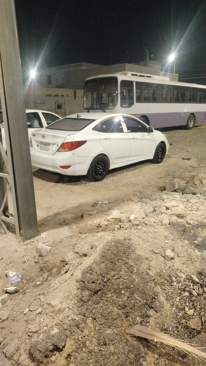 السلام عليكم اكسنت خليجي مديل 16مكينه 1400تخم تاير حداديه لايت زنون بلوجكتر زنون مكينه صارلهه سنه من شادهه غرفه دوشمه كامله جديده ارضيه وكشنات تبريد ويه السويج سياره يرادلهه ترتيب شوي معوقين وبيهه كتاب رفع الحجز باقي بس تحويل السعر 75وبيهه مجال ***********موقعيه قرب سيد عدنان
