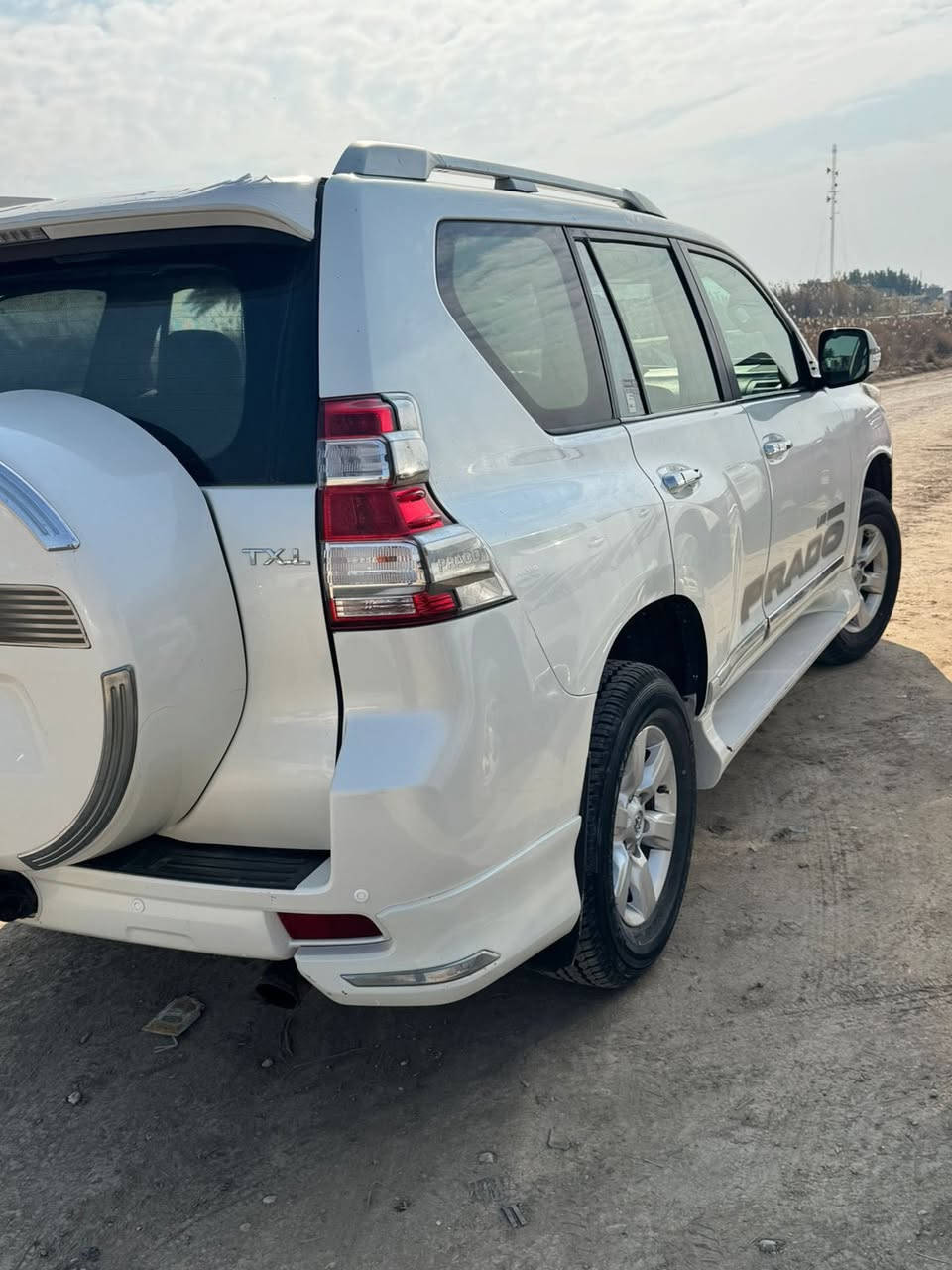 السلام وعليكم برادو 2014   4 سلندر السيارة كلش حلوة استخدام شخصي ماشية 95 الف حقيقي بيهة جاملغ امامي ايمن صبغ فقط مكانهة بغداد حي الاعلام سعرهة 253 وبيهة مجال 
***********
