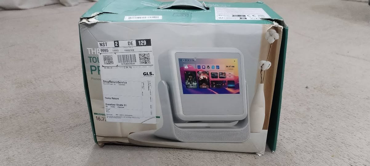 جهاز عرض (بروجيكتور) ذكي ومتعدد الوظائف بشاشة تعمل باللمس، يُعرف غالبًا باسم Volto A2 Pro.
يجمع بين جهاز عرض وشاشة لمس مدمجة ومكبر صوت.

يعمل بنظام التشغيل أندرويد ويدعم تطبيقات ذكية متعددة.

يدعم دقة FHD مع إمكانية تشغيل محتوى بدقة 4K.

يتميز بتركيز تلقائي للصورة وتصحيح تلقائي لزوايا العرض.

للبيع
للإتصال ***********
