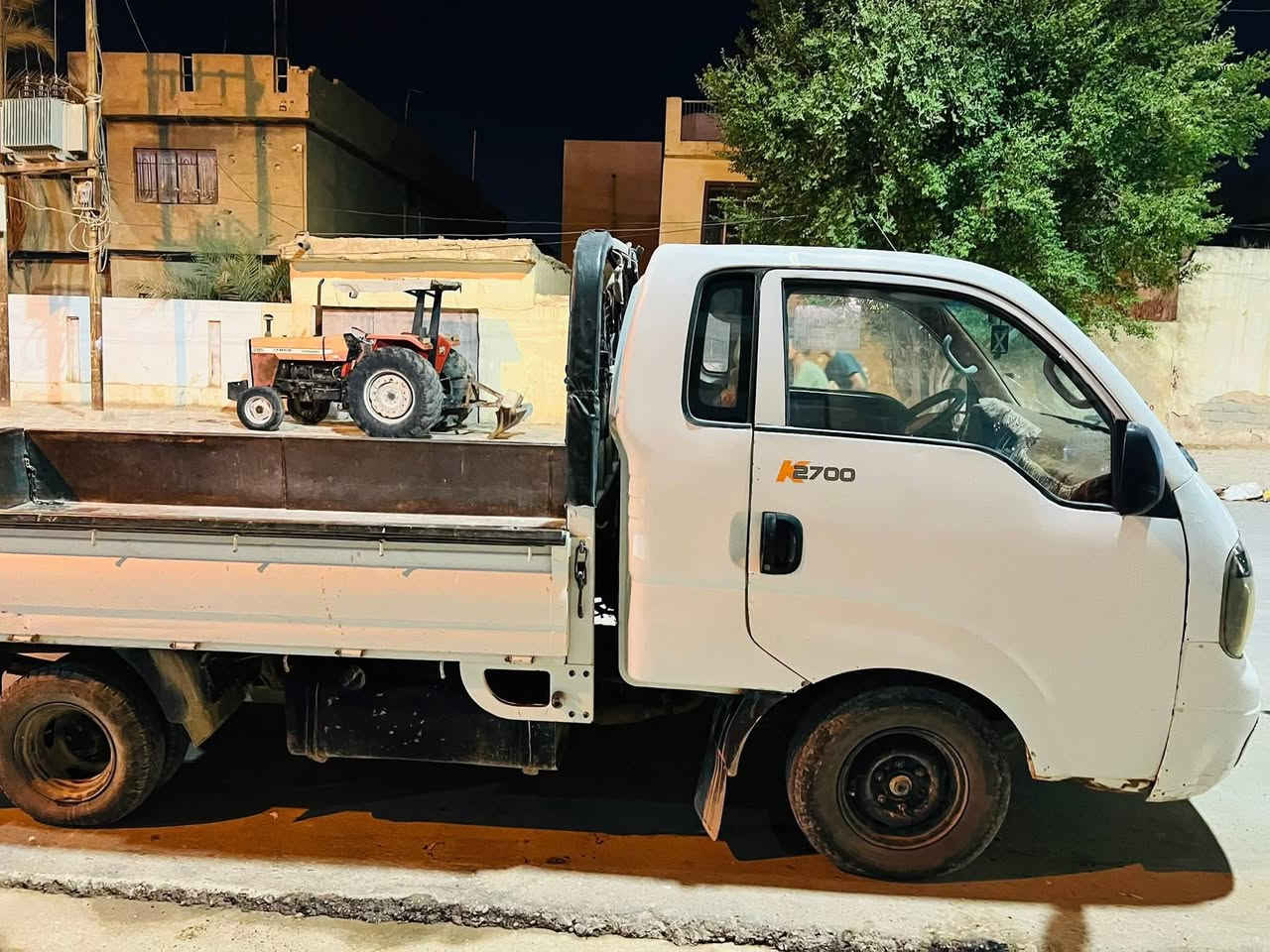 السلام عليكم 
كيا حمل حبل بدونً كص ابيع ادوات بدون الرقم  محرك 2700
محرك جديد هوه وراديتر وكامل مكمل اول لبارحه كمل

داينمو جديد 
مكان السياره صلاح الدين الدور 
للاستفسار ***********

